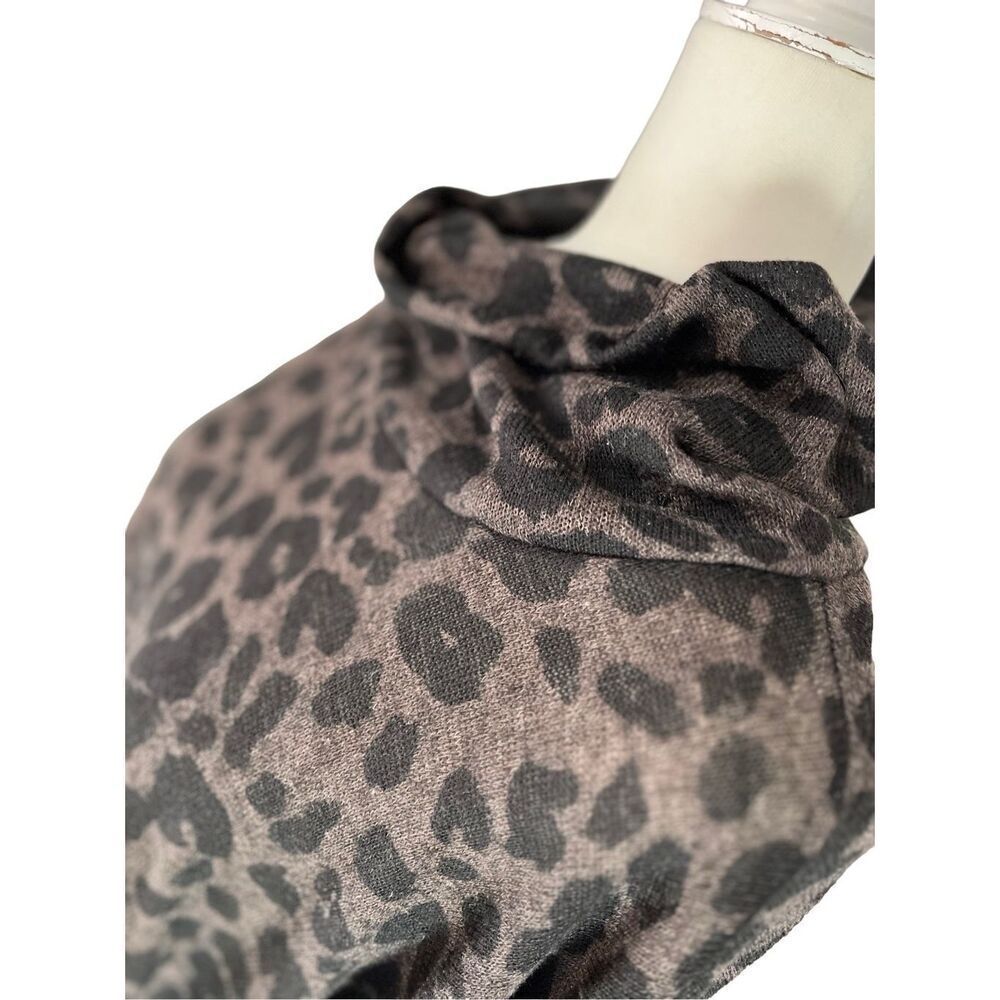 Perfect Peach black and gray leopard print slouch neck pullover - M - Picture 3 of 8